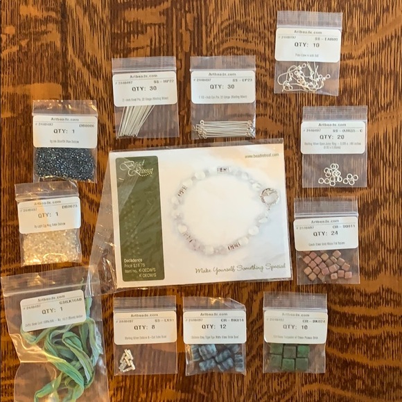 Unopened packages of beads - Picture 1 of 7